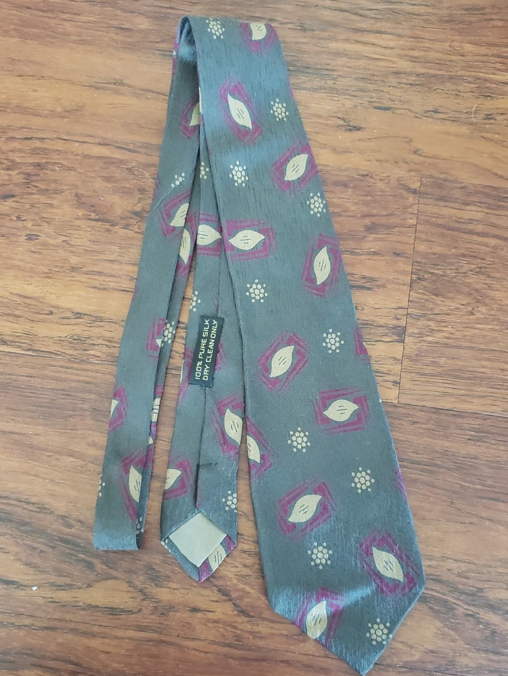 Giorgio Armani Mens Gray Silk Tie with Purple and Cream Motif Vintage Designer